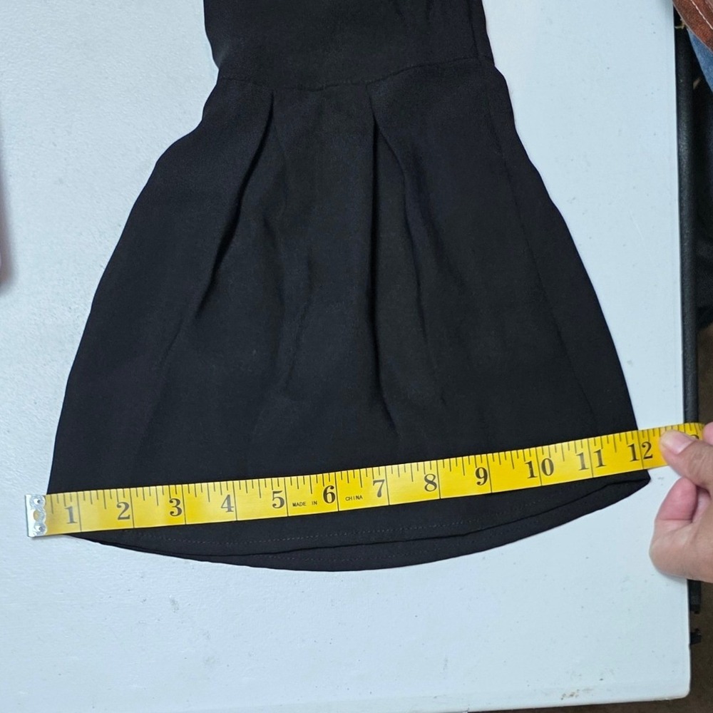 H&M Blouse Black V-Neck Pleated Bell Sleeve Size 6 Office, Chic, Minimalist - Picture 11 of 11